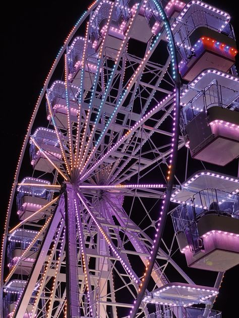 Ferris Wheel Date Aesthetic, Vegas Ferris Wheel, Aesthetic Ferris Wheel, Ferris Wheel Aesthetic, Ferris Wheel At Night, Aru Shah, Emily Mcintire, Carnival Aesthetic, Scrapbook Backgrounds