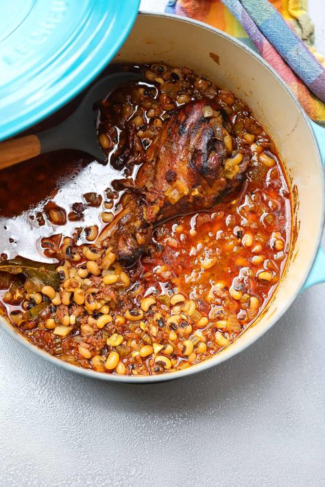 Black Eyed Peas With Smoked Turkey, Soul Food Black Eyed Peas Recipe, Southern Black Eyed Peas Recipe, Blackeyed Pea Recipes, Beef Shank Recipe, Shanks Recipe, Beef Shanks, Peas Recipes, Blackeyed Peas