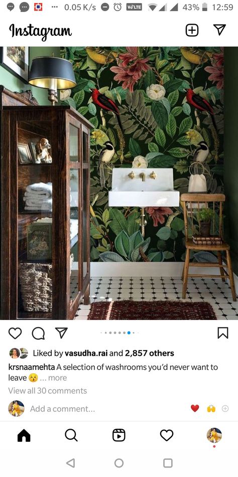 Jungle Theme Bathroom, Jungle Print Wallpaper, Jungle Bathroom Decor, Apartment Jungle, Bathroom Earthy, Bathroom Jungle, Bathroom Shower Ideas, Jungle Bathroom, Urban Bathroom