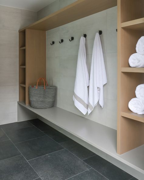 Bathroom Changing Area, Pool Bath Storage, Pool Changing Room Ideas Bathroom, Pool House Wet Room, Pool Dressing Room Ideas, Pool Closet Organization, Pool Towel Storage Ideas Indoor, Pool Change Room Ideas, Pool Mudroom