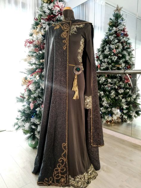 Fantasy medieval dress and cape with hand embroidery. Medieval Christmas Dress, Dark Midevil Dress, Mid Evil Clothing, Modest Fantasy Dress, Grey Medieval Dress, Medieval Fantasy Aesthetic Outfits, Medieval Fantasy Dress Warriors, Medevil Outfits Women Royal, Medieval Winter Dress