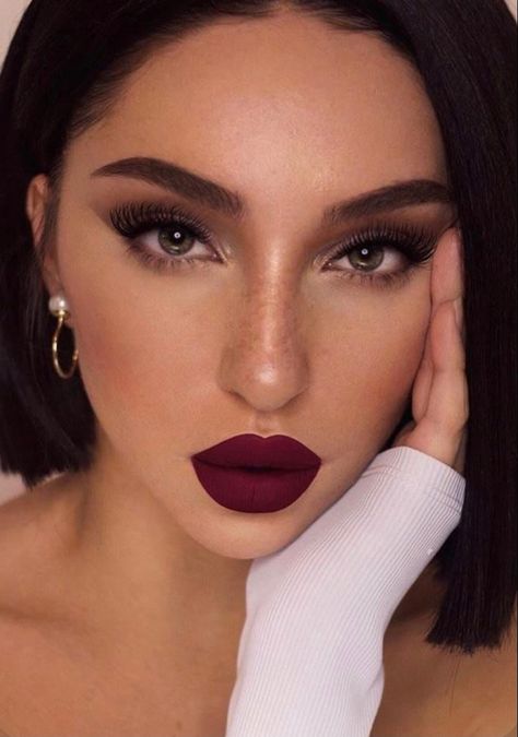 Dark Red Lipstick Makeup, Purple Lips Makeup, Bold Lipstick Makeup, Dark Lip Makeup, Bold Lip Makeup, Lipstick Dark Red, Vampy Lips, Soft Eye Makeup, Red Lipstick Makeup