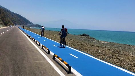 World's longest uninterrupted bike path that connects the two Turkish towns Samandag and Arsuz. (Turkey) Bicycle Trail, Public Space Design, Underground Railroad, Bike Lane, Cycling Route, Bike Path, Street Design, Road Bicycle, Street Bikes