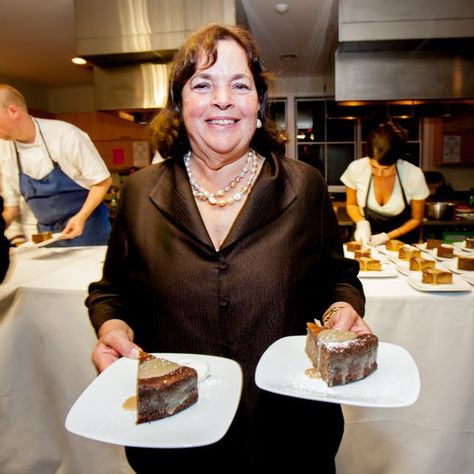 Barefoot Contessa Ina Garten with sticky toffee cake dessert Sticky Toffee Cake, Sticky Pudding, Toffee Cake, Ina Garten Recipes, Best Edibles, Eating Better, Toffee Pudding, Pastry Pie, Sticky Toffee Pudding