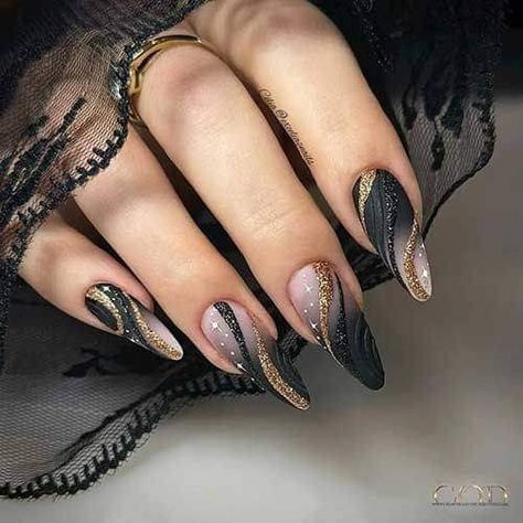 Dark Nail Designs Gothic, Nail Parlour, Dark Nail Designs, Fall Nail Art Designs, Winter Nail Art, Dark Nails, Fall Nail Art, Dope Nails, Gold Accent