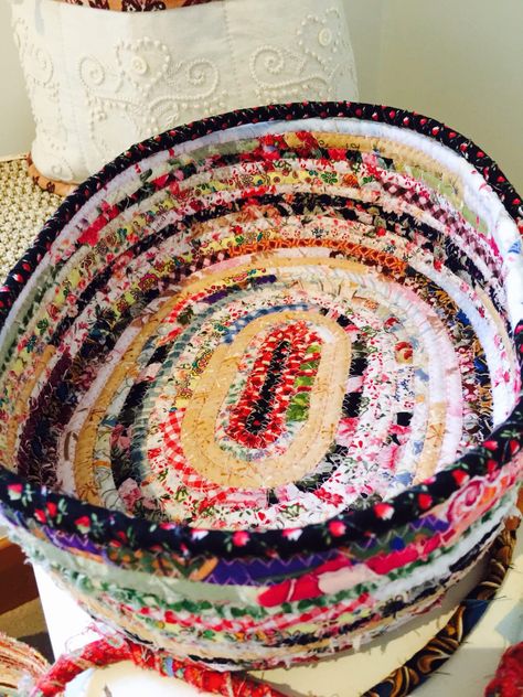 Rope Basket Tutorial, Coiled Fabric Bowl, Clothesline Basket, Fabric Rope, Fabric Basket Tutorial, Rope Bowls, Rope Rug, Diy Rope Basket, Fabric Bowl