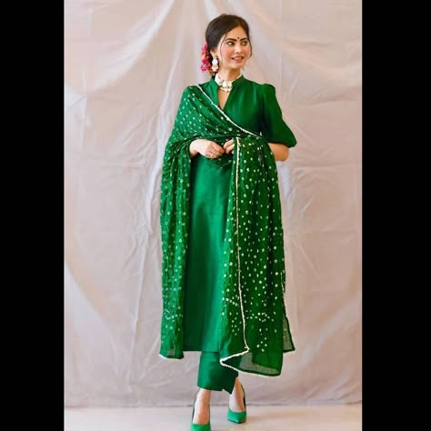 Olive Colour Suits For Women, Bottle Green Suit, Suit Wedding Dress, Mehandi Dress, Suits For Women Indian, Latest Dress Design, Casual Indian Fashion, Pakistani Fancy Dresses, Salwar Kamiz