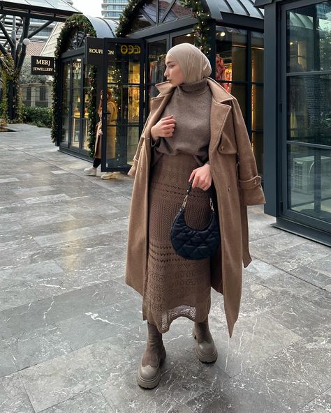 A selection of my autumn outfits for your inspiration 🍂 autumn hijabi outfits,modest outfit,hijabi girl,autumn vibe,Pinterest girl outfits,brown outfit in hijab Cool Hijabi Outfits, Hijabi Autumn Outfits, Hijabi Outfits Modest, Winter Outfit Hijab, Backpack Outfits, Pinterest Girl Outfits, Hijabi Winter Outfits, Cute Hijabi Outfits, Winter Ootd