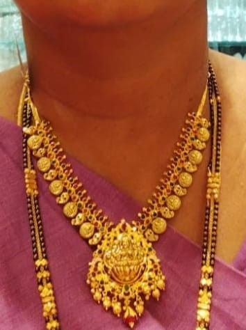 Pretty Gold Necklaces, Venkateshwara Swamy, Gold Jhumka, Long Haram, Gold Jewels Design, Gold Jhumka Earrings, Gold Bridal Necklace, New Gold Jewellery Designs, Modern Gold Jewelry