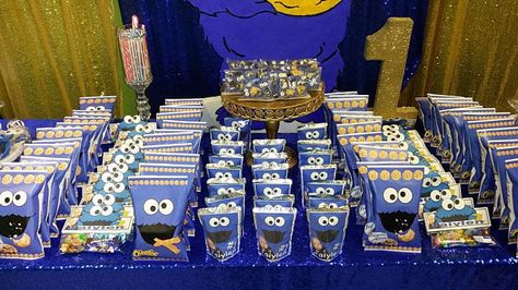 Cookie Monster Birthday Party, Monster Baby Showers, Candy Bag Toppers, Monster 1st Birthdays, Cookie Monster Party, Cookie Monster Birthday, Birthday Cookie, Blue Cookies, Monster Theme