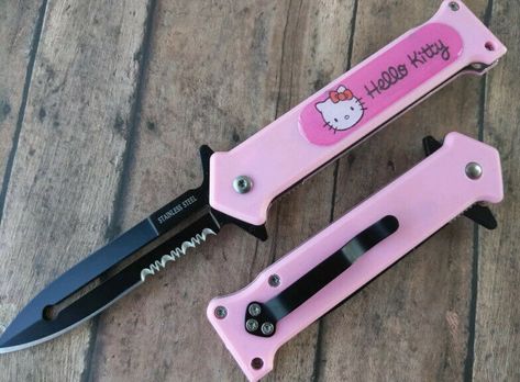 Pink Pocket Knife, Knife Aesthetic, Creepy Cute Fashion, Pretty Knives, Butterfly Knife, Hello Kitty Aesthetic, Hello Kit, Pink Hello Kitty, Knife Collection