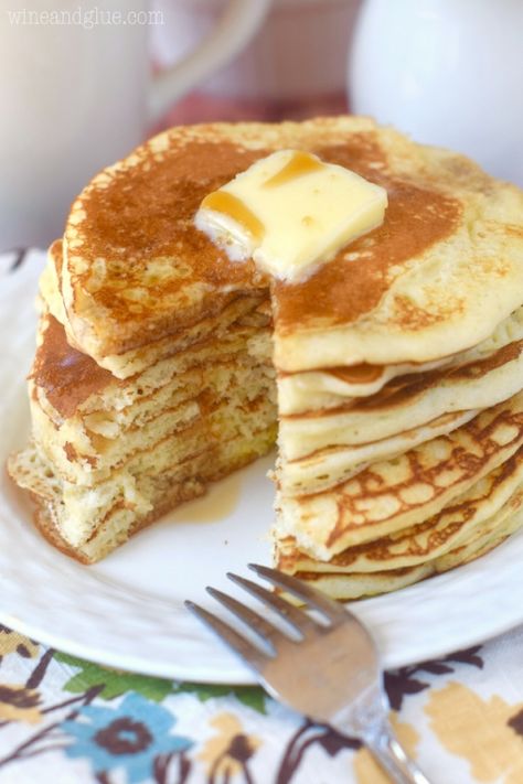 These Copycat Pancake House Pancakes are perfectly delicious buttermilk pancakes that you can have at home! Pancakes Simple, Recipe Pancakes, Gluten Free Pancake Mix, Original Pancake House, Pancake House, Almond Flour Pancakes, Yogurt Pancakes, Pancake Recipe Buttermilk, Gluten Free Pancakes