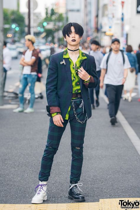 Japan Street Fashion, Harajuku Fashion Men, Style Doc Martens, Estilo Harajuku, Japan Fashion Street, Armor Ring, Harajuku Fashion Street, Tokyo Street Fashion, Tokyo Street Style