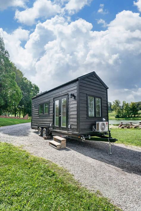 Mini Home On Wheels, Container House On Wheels, Mini House On Wheels, Tiny House Wheels, Tiny House On Trailer, Campground Business, Small Houses On Wheels, Tiny Homes On Wheels, Trailer House