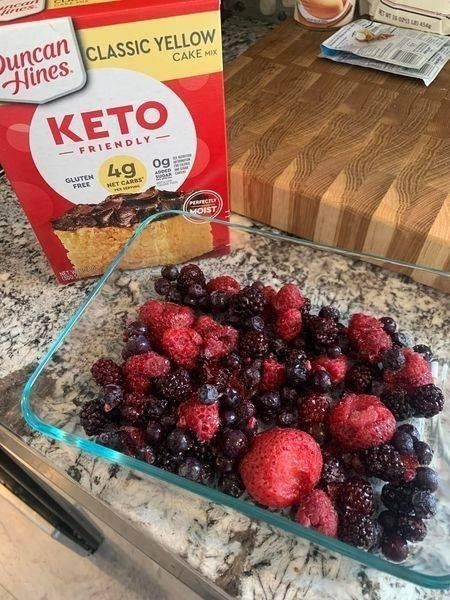 Keto & Low Carb (Easy Recipes) | Keto dump cake- took care of my sweets craving for sure | Facebook Keto Dump Cake, Lazy Keto For Beginners, Low Carb Easy Recipes, Lazy Keto, Mom Recipes, Low Carb Cake, Low Carb Easy, Frozen Berries, Keto Cake