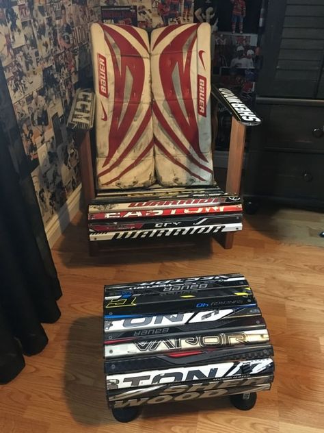 Hockey Stick Chair Diy, Diy Hockey Stick Projects, Hockey Stick Furniture, Hockey Stick Crafts, Hockey Man Cave, Hockey Room Decor, Hockey Diy, Hockey Crafts, Hockey Bedroom