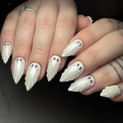 3D Ghostly Glam Nails, Halloween nail design, halloween Nail Art, halloween nails, Halloween nails ideas, Spooky Halloween nails Ghost Nail Art, Floating Ghost, Ghost Nail, Ghost Nails, Nail Polish Art Designs, Bat Nails, Nail Art Halloween, Sheer Nails, Nail Pen