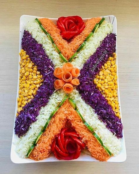 Vegetable Decoration, Fruit Platter Designs, Decorações Com Comidas, Vegetable Platter, Amazing Food Decoration, Catering Ideas Food, Amazing Food Art, Party Food Platters, Food Carving