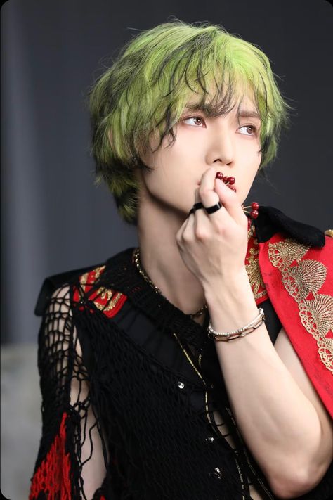 231230 ATEEZ x bilibili: Behind - Yeosang Black And Green Hair, Yeosang Ateez, Kang Yeosang, Kang Yeo-sang, Concert Fits, Dream Hair, Love People, Green Hair, Concert Outfit