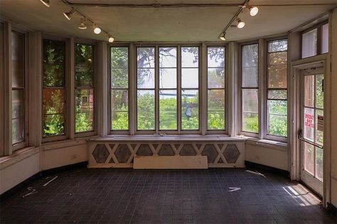 Tour the abandoned Harley Clarke Mansion in Evanston, Illinois | loveproperty.com Evanston Illinois, Wales England, Mansion, Illinois, Over The Years, House Interior, New Homes, Architecture, Building