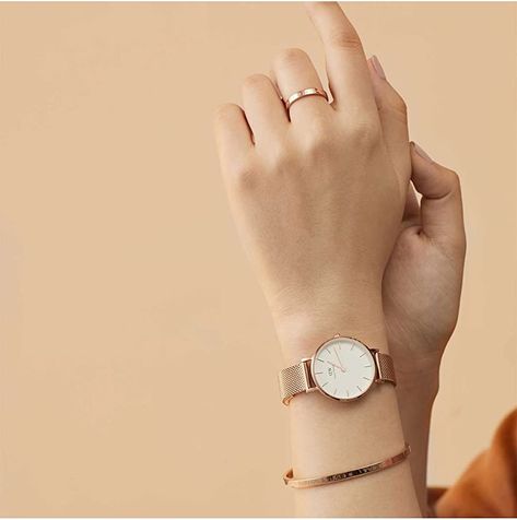 Beautiful Rose Gold watch with 28mm dial in Eggshell White. Dw Watch Women, Daniel Wellington Watch Women, Daniel Wellington Classic Petite, Daniel Wellington Petite, Daniel Wellington Watch, Eggshell White, Fancy Watches, Rose Gold Watches Women, Hand Watch