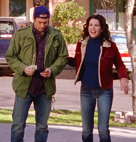 Lorelai Gilmore Girls Outfits, Lorelai Gilmore And Luke Danes Costume, Luke Lorelai Costume, Lorelei And Luke Costume, Laurelai Gilmore Outfits, Lorelei Gilmore Halloween Costume, Luke Gilmore Girls Outfits, Luke Danes Costume, Lorali Gilmore Outfits