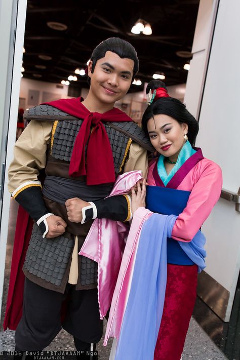 Li Shang and Mulan #Cosplay | Anime Los Angeles 2016 Ariel Costume Diy, Mulan Cosplay, Disney Cosplay Ideas, Disney Couple Costumes, Cinderella Dress Disney, Li Shang, Cosplay Couple, Aladdin Costume, Couples Cosplay