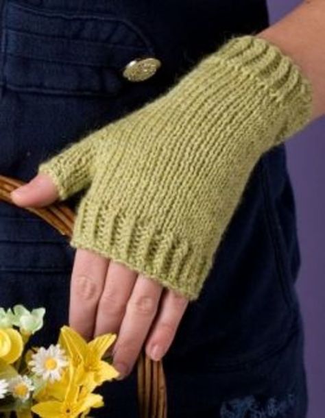 Knitting Gloves Pattern, Fingerless Gloves Knitted Pattern, Glove Pattern, Knitting Patterns Free Hats, Gloves Pattern, Fingerless Mitts, Crochet Fingerless Gloves, Fingerless Gloves Knitted, Mittens Pattern