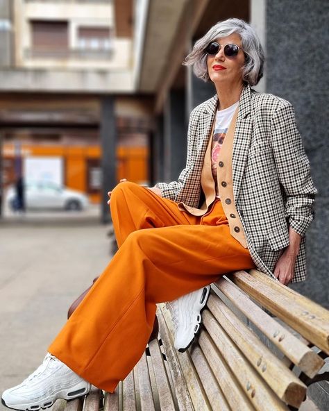 Carmen Gimeno on Instagram: “#zara #nikeairmax #over50style #styleinspiration #lookoftheday” Fashion Over 60, Carmen Gimeno, Mode Ab 50, Casual Chique, 60 Fashion, March 25, Mode Inspo, Bohemian Fashion, Fashion Over 50