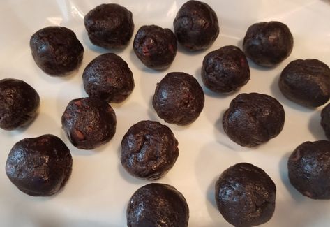 Brownie Balls, Brownie Truffles, Double Chocolate Brownies, Batter Mix, Batter Recipe, Box Brownies, Delicious Brownies, Caramel Topping, No Bake Brownies