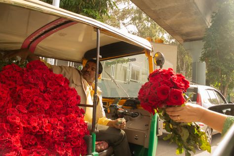 bangalore aesthetic #rickshaw #desi #southasian #indianaesthetic #rose #flower #flowermarket Indian Mood Board, Bangalore Aesthetic, Romanticise Life, Desi Pinterest, Icon Photography, Art Core, Sonam Bajwa, Bangalore City, Desi Art