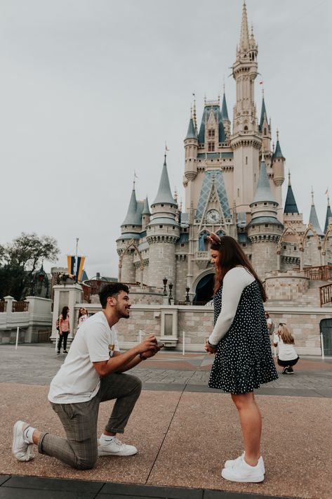 Disney Proposal Ideas, Disney World Proposal, Florida Proposal, Heart Proposal, Disneyland Proposal, Disney Engagement Pictures, Dreamy Proposal, Disney Proposal, Dream Proposal