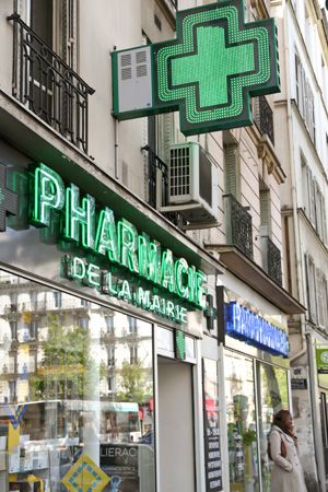 Bonjour Paris - Doctors, Medicine, Hospitals and Pharmacies in France Paris Pharmacy, Pharmacy Aesthetic, French Pharmacy, Skincare For Oily Skin, Pharmacy Student, Pharmacy School, French Skincare, Pharmacy Design, Skincare Brands