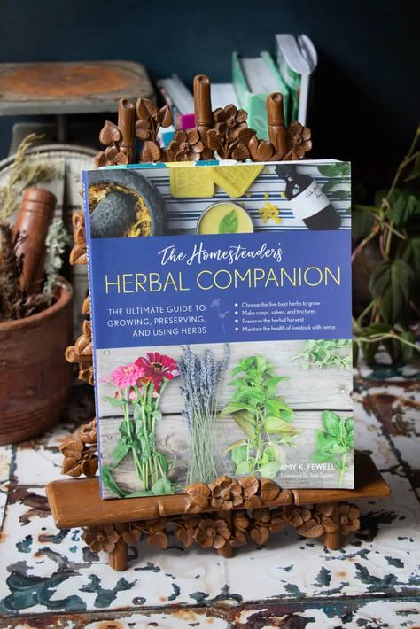 Unlock the secrets of herbalism with this handpicked selection of the best books for beginners! From medicinal herbs to DIY herbal preparations, this comprehensive guide has got you covered. Whether you're a budding herbalist or simply intrigued by the healing properties of herbs, these expert-recommended reads will empower you on your journey. #HerbalismBooks #HerbalRemedies #NaturalWellness #HolisticHealth #HerbalRecipes #NatureHealing #BeginnersGuide #HerbalismJourney #HealthandWellness Herbalism For Beginners, Herbs For Beginner Herbalist, Herbalism Books, Books For Herbalists, Herbalism For Beginners Books, Best Herbalism Books, High Protein Lunch Ideas, Best Herbs To Grow, Encyclopedia Of Herbal Medicine