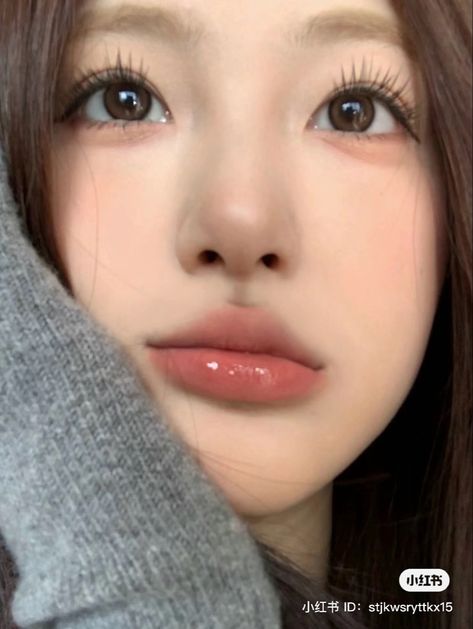 Milk Tea Makeup, Korean Makeup On White People, Douyin Natural Makeup, Tan Asian Makeup, Make Up Korea, Manga Lashes, Korean Makeup Look, Soft Makeup Looks, Ethereal Makeup