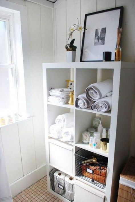 Kallax Bathroom, Ikea Hack Bathroom, Diy Bathroom Storage Ideas, Ikea Kallax Shelf, Bathroom Storage Hacks, Small Bathroom Diy, Ikea Expedit, Kallax Shelf, Bathroom Hacks