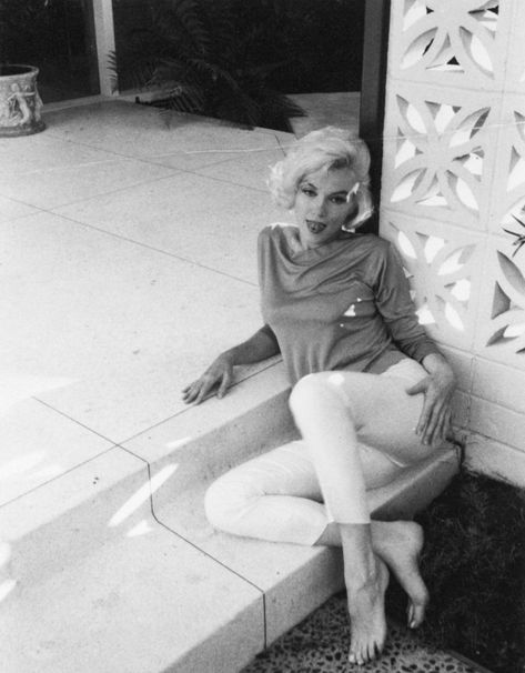 Marilyn Monroe photographed by George Barris, June 1962. Merlin Monro, Marilyn Monroe 1962, Norma Jean Marilyn Monroe, Rare Marilyn Monroe, Marilyn Monroe Art, Intimate Photos, Marilyn Monroe Photos, Norma Jean, Norma Jeane