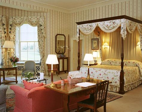 Palace Interior, Elegant Interior Design, Castles Interior, Royal Residence, Cottage Bedroom, Four Poster, Queen Bedroom, Stately Home, Buckingham Palace