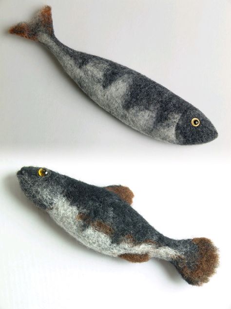 Cute!!!!!! Diy Cricut Crafts, Felted Fish, Felt Fish, Diy Paper Flowers, Needle Felting Diy, Felt Jewelry, Needle Felting Projects, Felted Animals, Wool Art