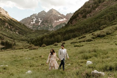 20 Best Colorado Engagement Photo Locations with Epic Views Fall Mountain Engagement Photos Outfit, Vail Engagement Photos, National Park Engagement Photos, Evergreen Engagement Photos, Photoshoot Locations, Colorado Photoshoot, Colorado Engagement Photos, Engagement Photos Colorado, Colorado Engagement Pictures