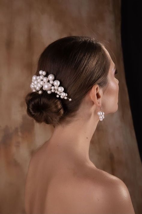 Hair Acsesoris, Bridal Hair Jewelry Head Pieces, Bridal Hair Brooch, Hair Brooch, Hair Comb Accessories, Long Hair Wedding Styles, Bridal Comb, Full Hair, Bridal Updo