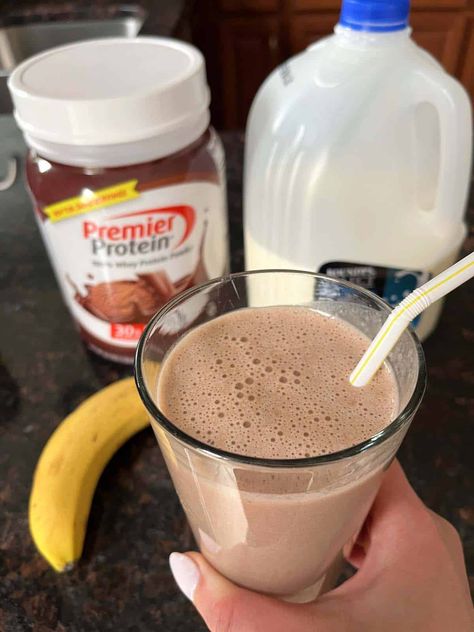 You'll love this Chocolate Banana Protein Shake for an easy and healthy breakfast or snack to take on-the-go! The combination of chocolate and banana is so tasty. Easy Chocolate Banana Protein Smoothie, Chocolate Peanut Butter Banana Protein Shake, Banana Chocolate Protein Shake, Chocolate Banana Protein Shake, Protein Shake Breakfast, Protein Shake Banana, Easy Protein Shake Recipes, Chocolate Protein Shake Recipes, Chocolate Peanut Butter Protein Shake