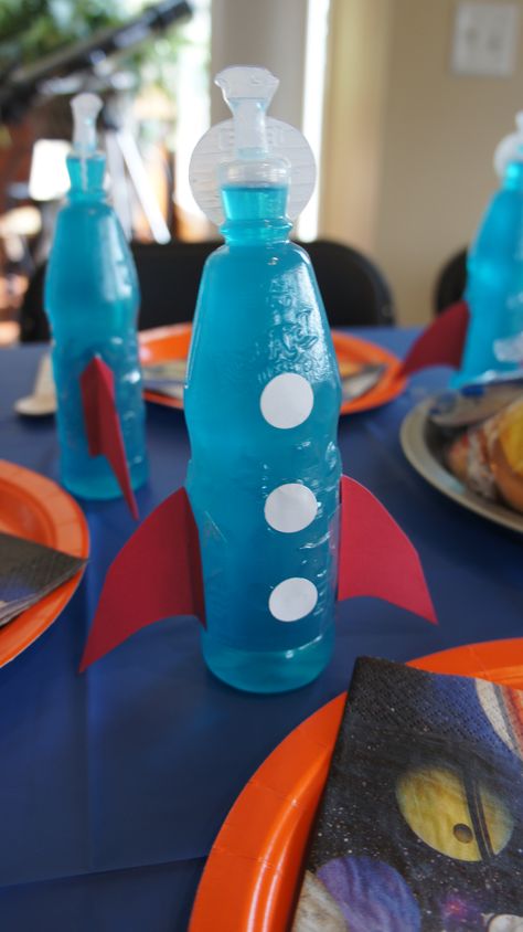 Rocket Ship 1st Birthday Party, Space Rocket Birthday Party, Two The Moon Diy Decorations, Rocket Party Food, Space Party Outdoor, Rocket Ship Themed Birthday Party, Space Birthday Themes, Rainbows And Rockets Party, Rocket Theme Party