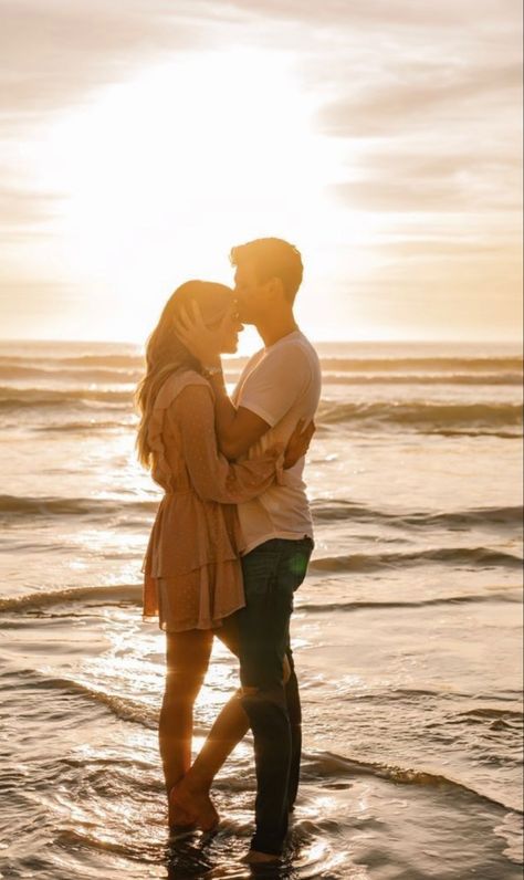 Couple pictures inspiration Beach Save The Date Photos, Couple Beach Pictures Romantic, Couple Poses On Beach, Beach Pics With Boyfriend, Engagement Photoshoot Ideas Beach, Save The Date Photoshoot, Couple Beach Photoshoot, Beach Poses With Boyfriend, Save The Date Photo Ideas