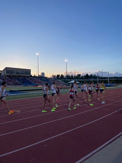 Track N Field Aesthetic, Outdoor Track Aesthetic, Nike Running Aesthetic, Track Girls Aesthetic, High School Track And Field Aesthetic, Shes The Man Aesthetic, Track Season Aesthetic, Running Race Aesthetic, The Man Aesthetic