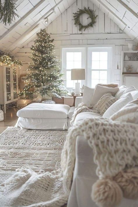 Clever Furniture, Casa Country, Tiny Cabins, Christmas Decorations Living Room, Christmas Living Rooms, Christmas Bedroom, Furniture Storage, Neutral Decor, Winter House