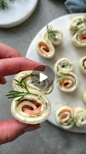 Appetizer Elegant, Smoked Salmon Wrap, Appetizer Wraps, Salmon Wrap, Fingerfood Party, Summer Picnics, Charcuterie Inspiration, Armin Van Buuren, Roll Ups