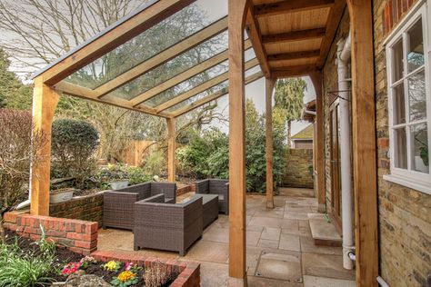 Oak Veranda, Chorleywood, Hertfordshire - Thames Valley Windows Wooden Veranda Ideas, Outside Veranda Ideas, Lean To Veranda, Oak Veranda, Glass Veranda Ideas Outdoor, Glass Veranda, Verandas Ideas Outdoor, Porch Flat Roof, Glass Porch