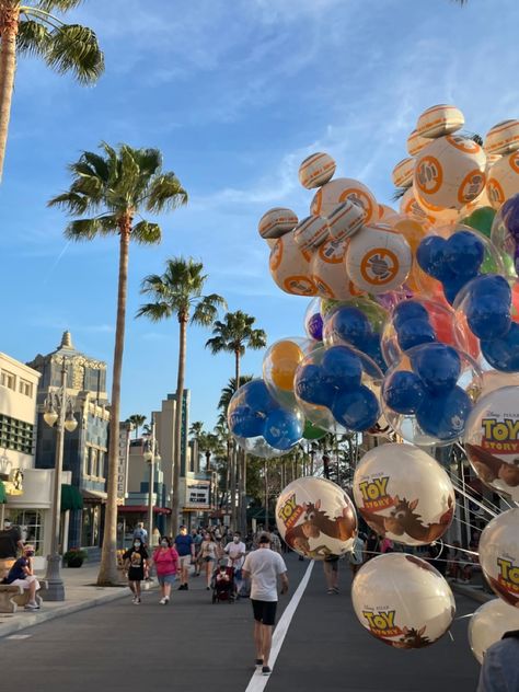 Walt Disney World Hollywood Studios, Disney World Balloons, Hollywood Studios Aesthetic, Walt Disney World Aesthetic, Disney World Fall, Wdw Aesthetic, Aesthetic Hollywood, Disney Core, Disney List