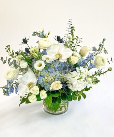 Blue White Floral Arrangements, Flower Bear Diy, Baby Boy Shower Flower Arrangements, Baby Boy Shower Flowers, Blue Baby Shower Flowers, Blue White Flower Arrangements, Baby Shower Flowers Boy, Baby Boy Flower Arrangements, Boy Baby Shower Flowers